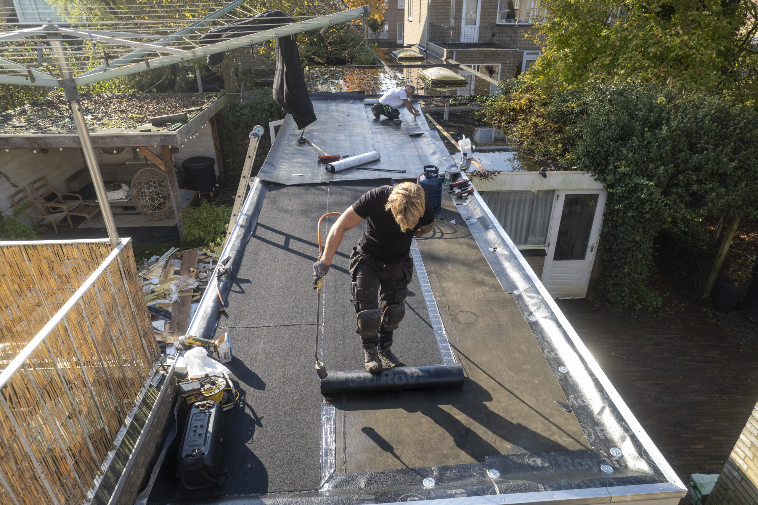 Plat dak dakrand afwerking